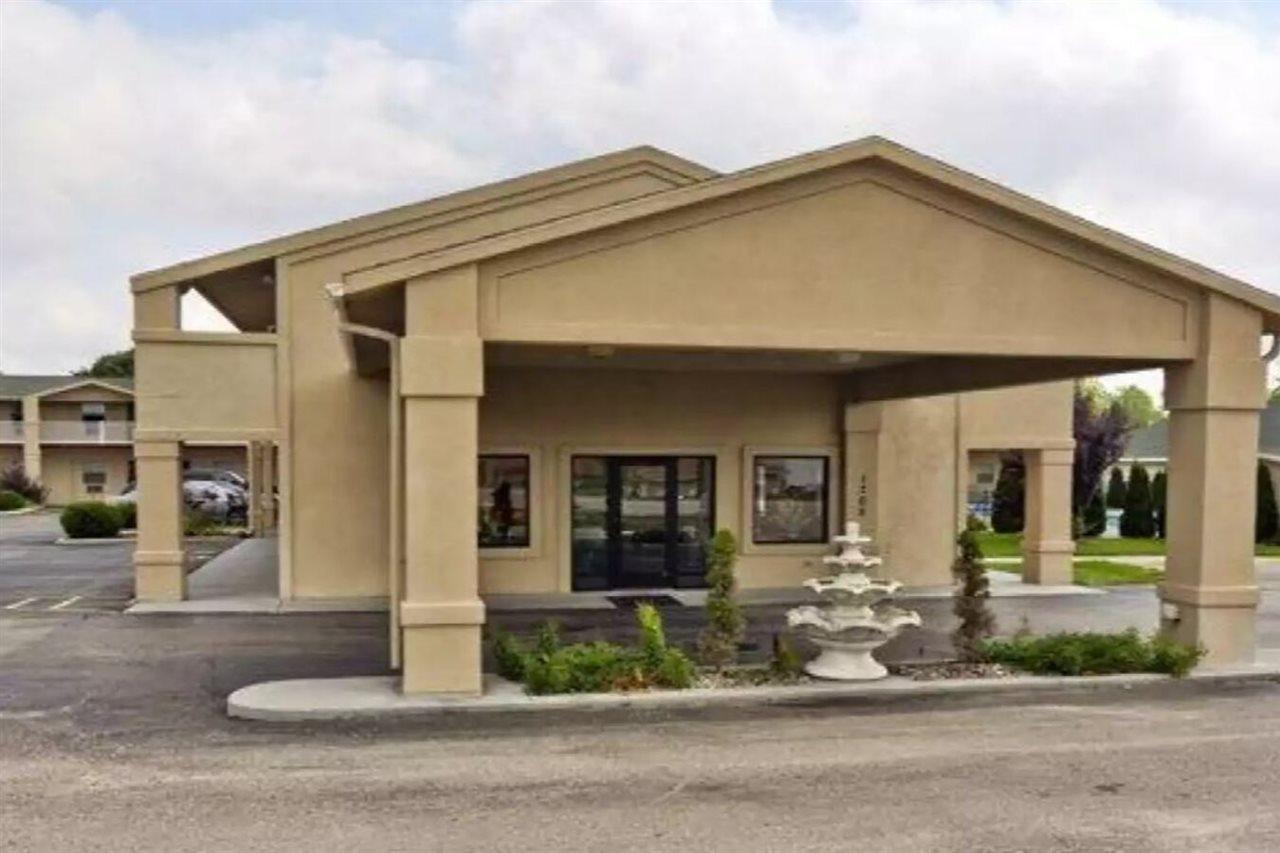 Quality Inn & Suites Big Rapids Near University Εξωτερικό φωτογραφία
