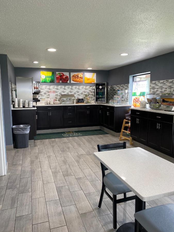 Quality Inn & Suites Big Rapids Near University Εξωτερικό φωτογραφία