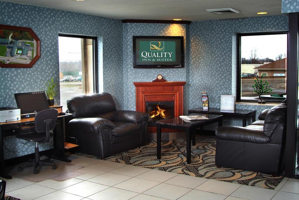 Quality Inn & Suites Big Rapids Near University Εξωτερικό φωτογραφία