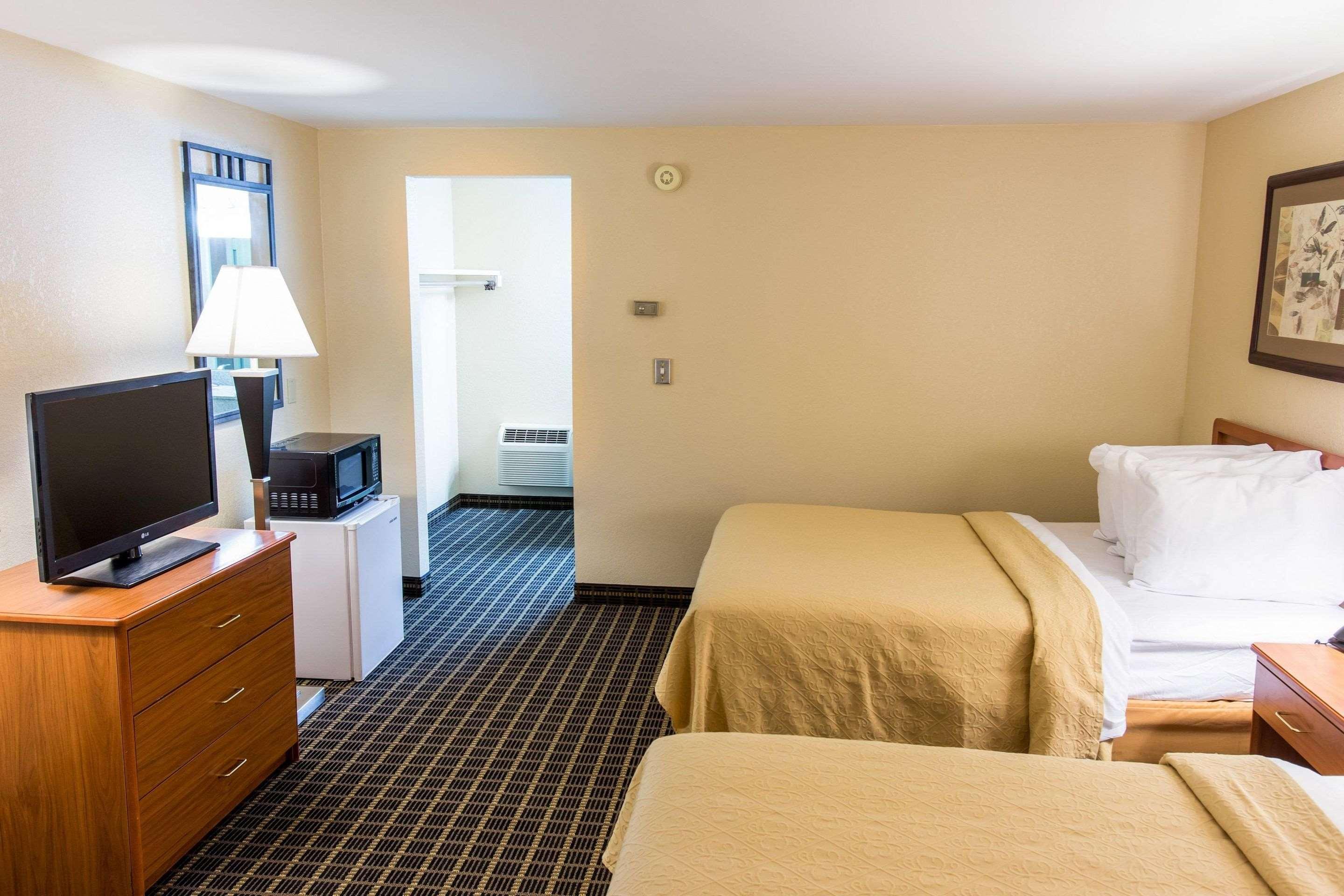 Quality Inn & Suites Big Rapids Near University Εξωτερικό φωτογραφία