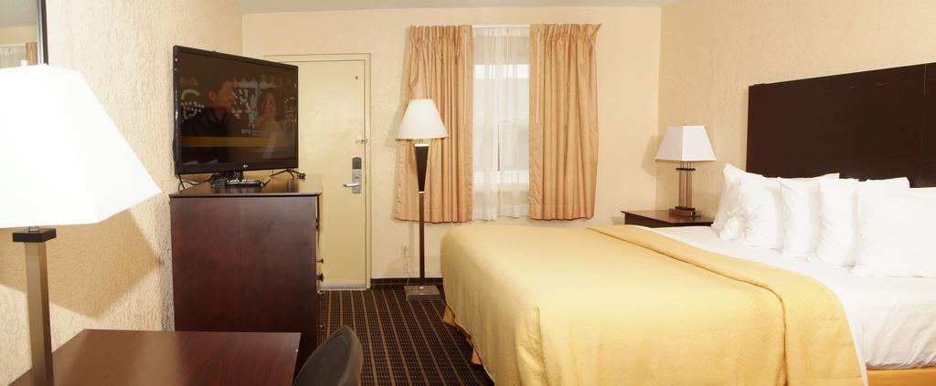 Quality Inn & Suites Big Rapids Near University Εξωτερικό φωτογραφία