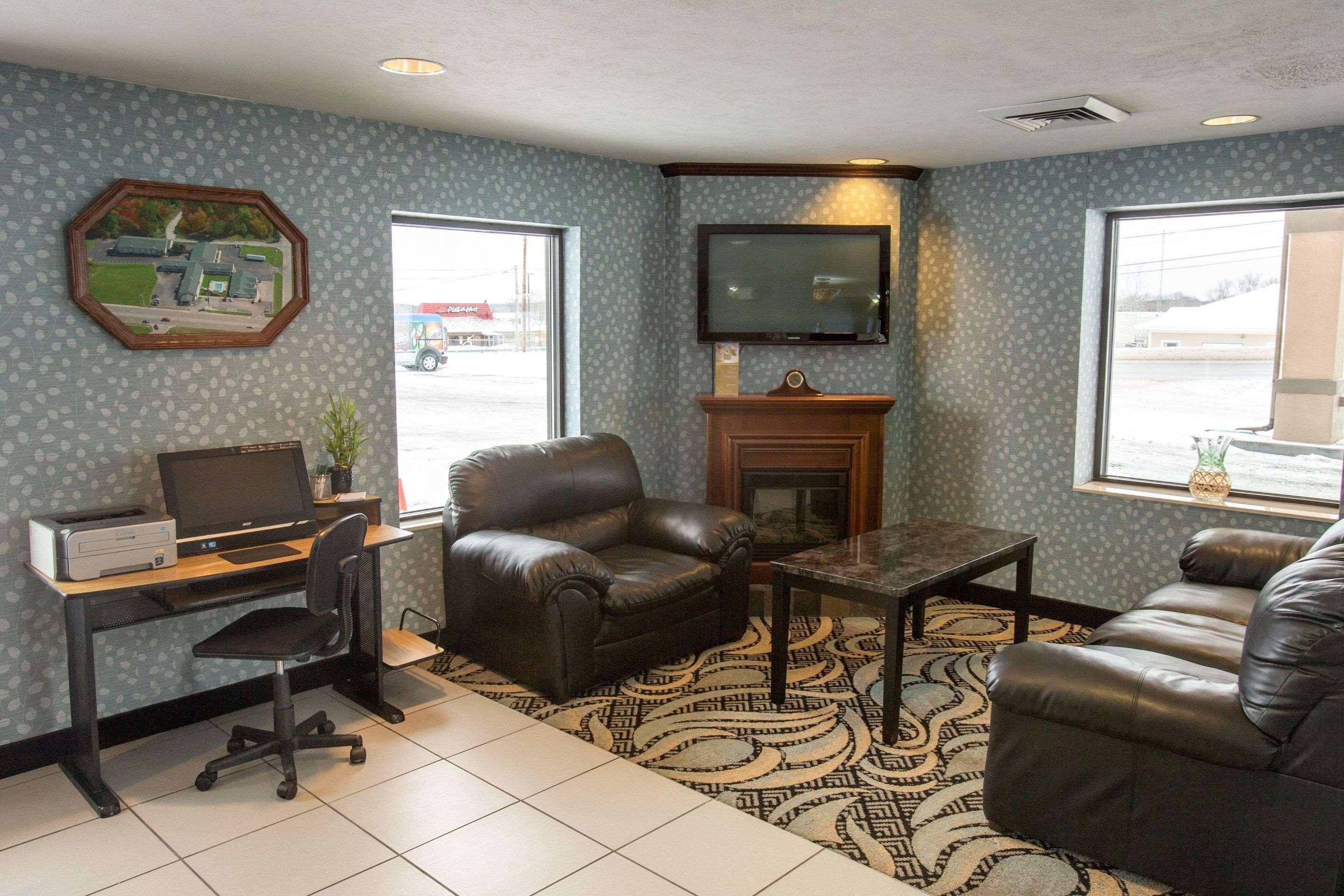 Quality Inn & Suites Big Rapids Near University Εξωτερικό φωτογραφία