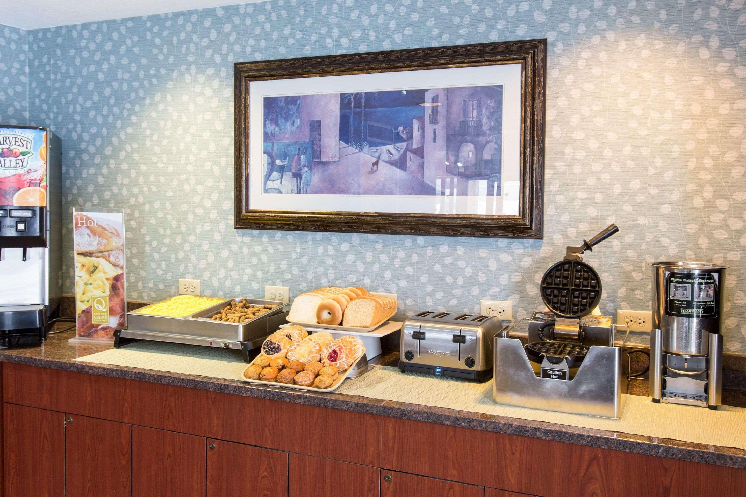 Quality Inn & Suites Big Rapids Near University Εξωτερικό φωτογραφία
