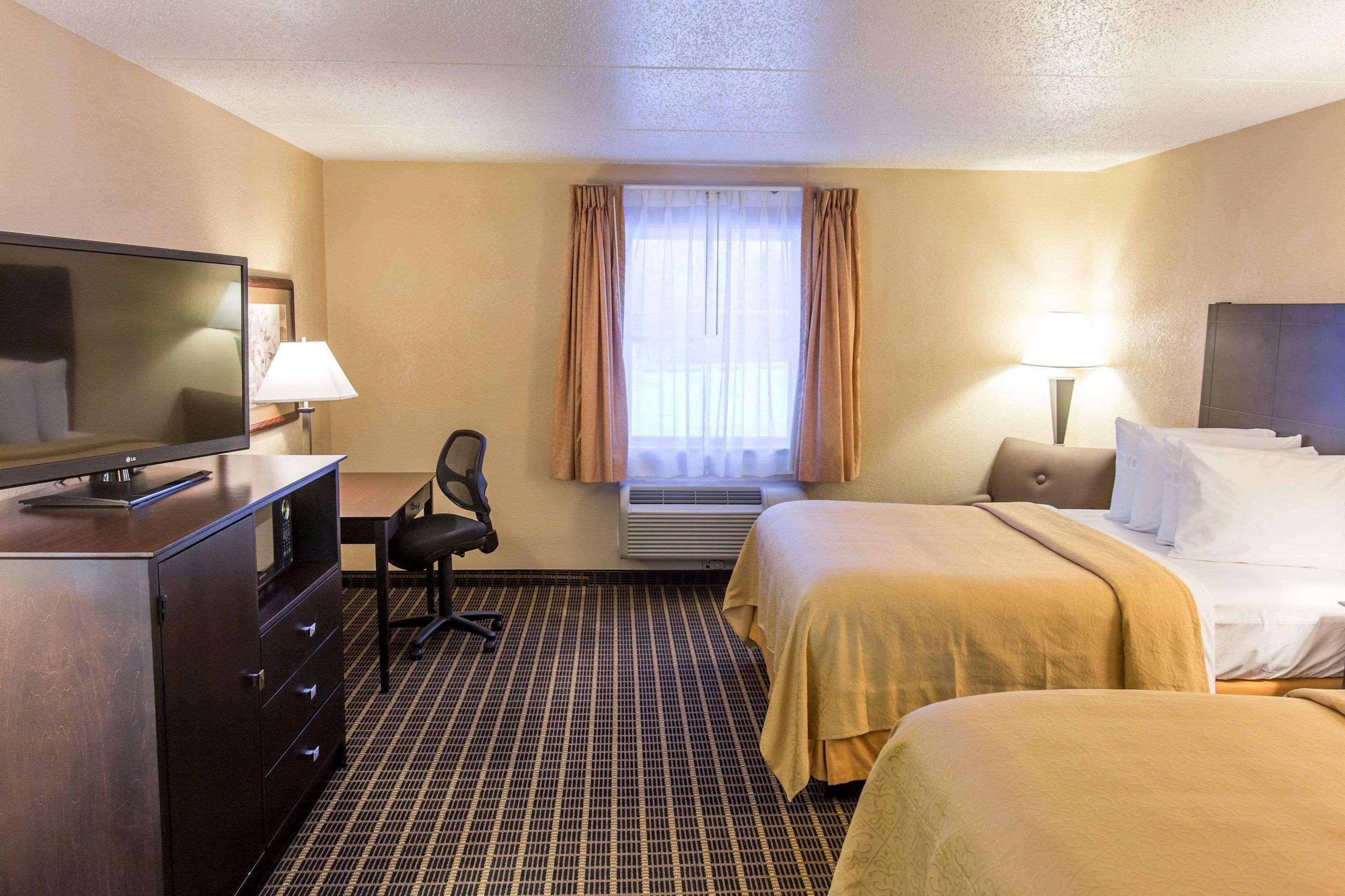 Quality Inn & Suites Big Rapids Near University Εξωτερικό φωτογραφία