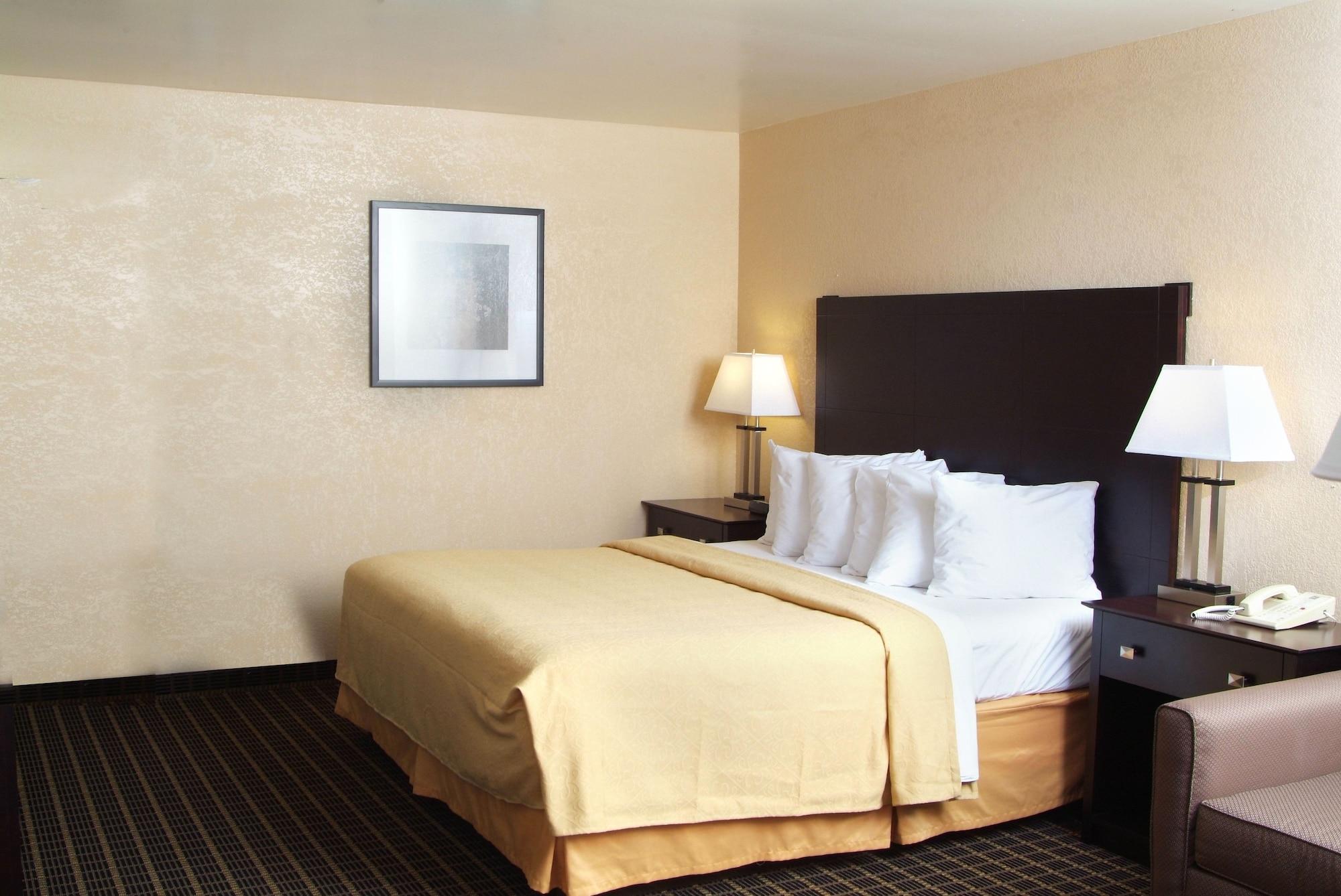 Quality Inn & Suites Big Rapids Near University Εξωτερικό φωτογραφία