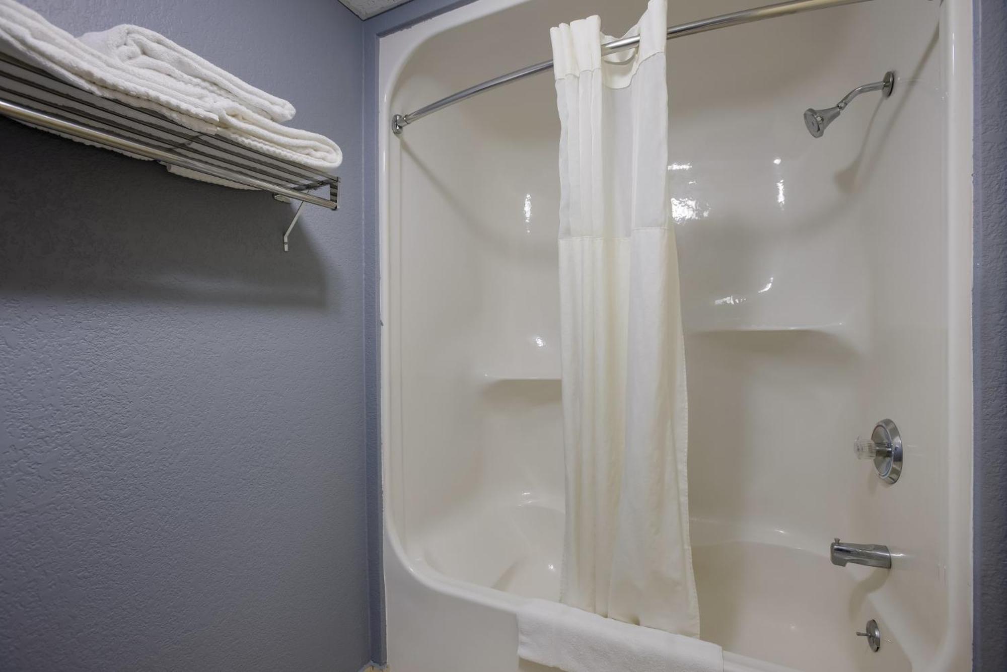 Quality Inn & Suites Big Rapids Near University Εξωτερικό φωτογραφία