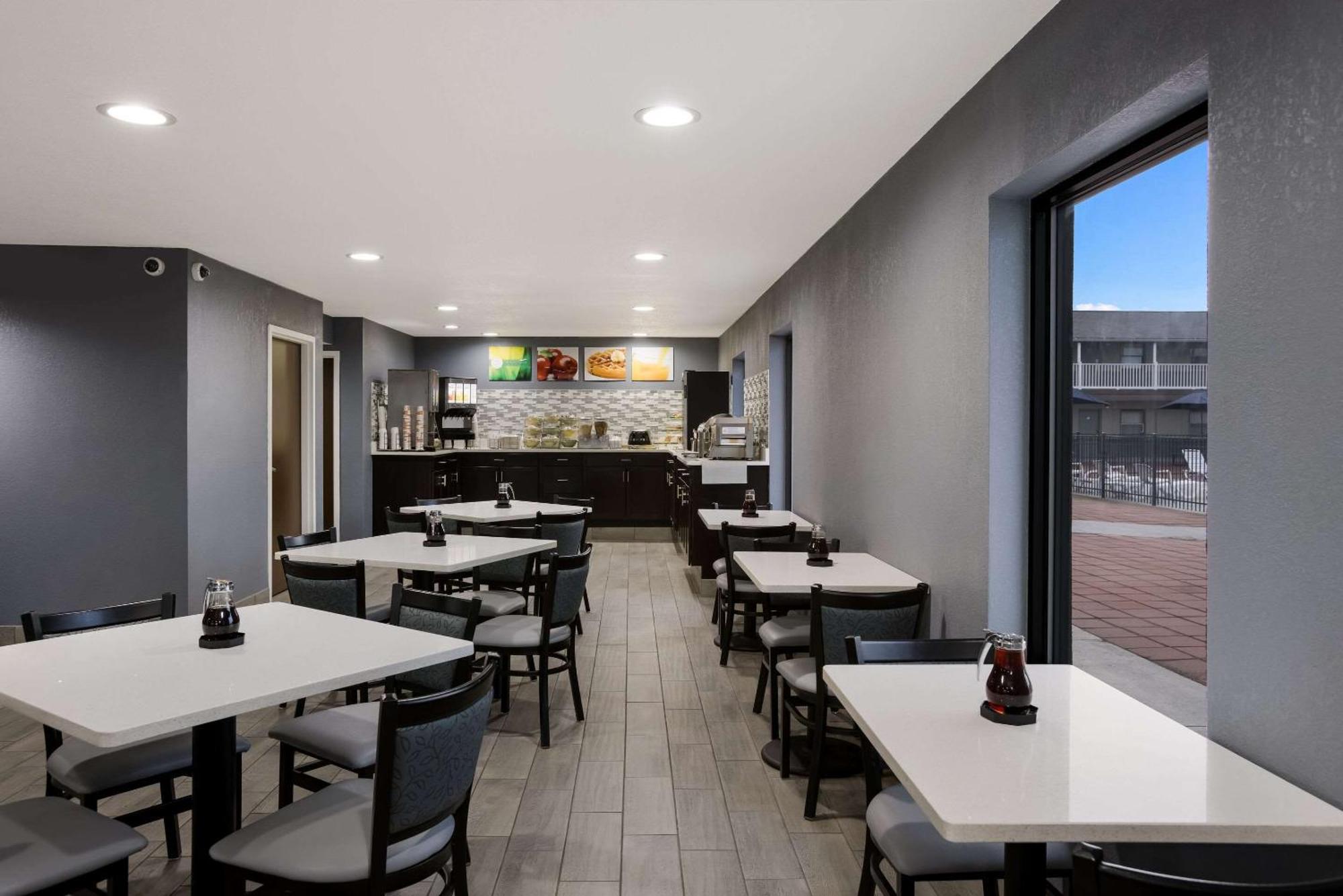 Quality Inn & Suites Big Rapids Near University Εξωτερικό φωτογραφία