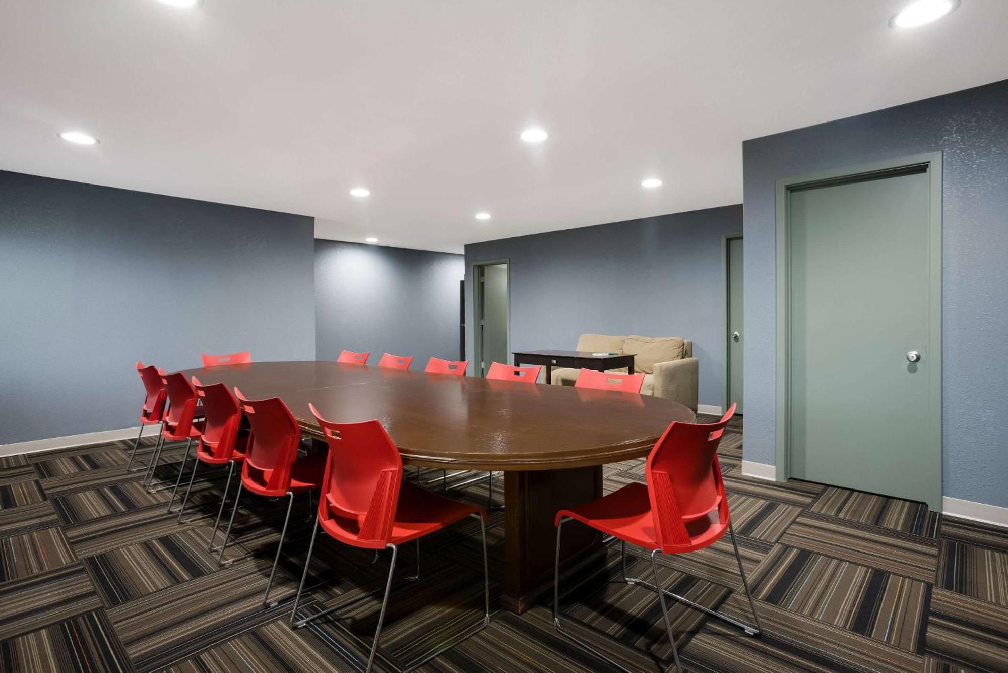 Quality Inn & Suites Big Rapids Near University Εξωτερικό φωτογραφία