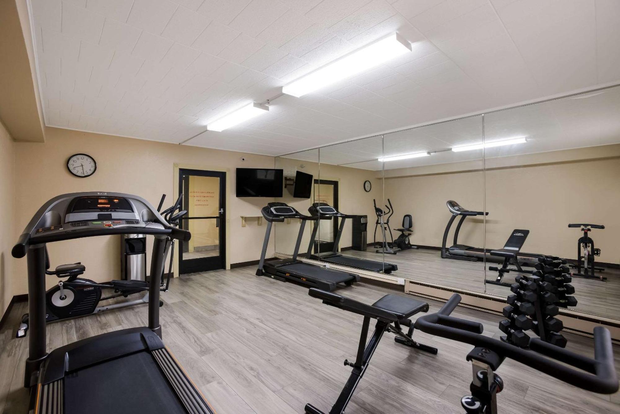 Quality Inn & Suites Big Rapids Near University Εξωτερικό φωτογραφία
