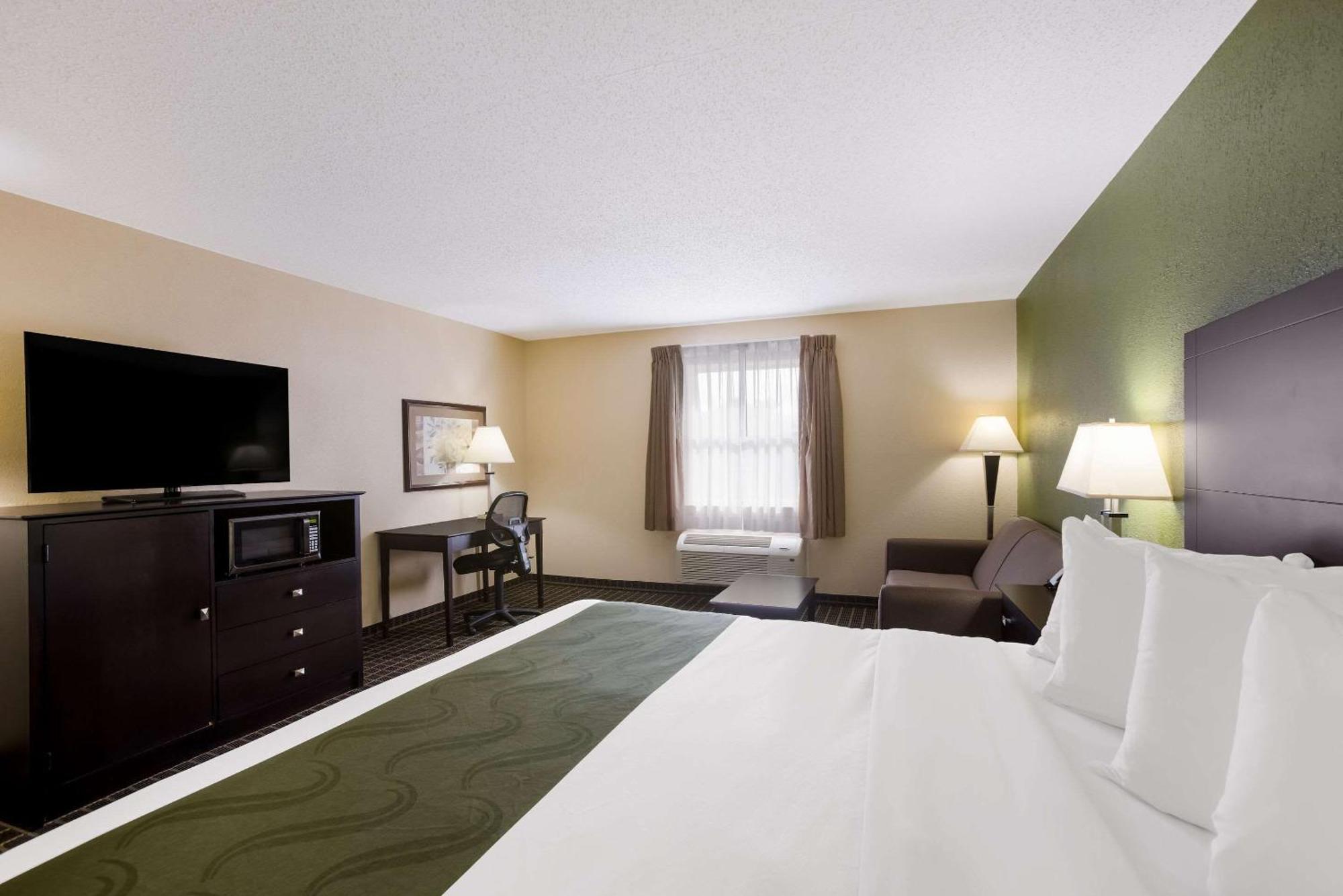 Quality Inn & Suites Big Rapids Near University Εξωτερικό φωτογραφία