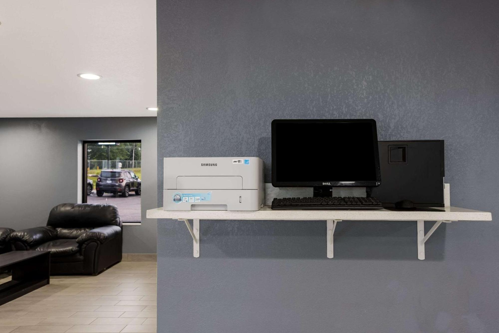 Quality Inn & Suites Big Rapids Near University Εξωτερικό φωτογραφία