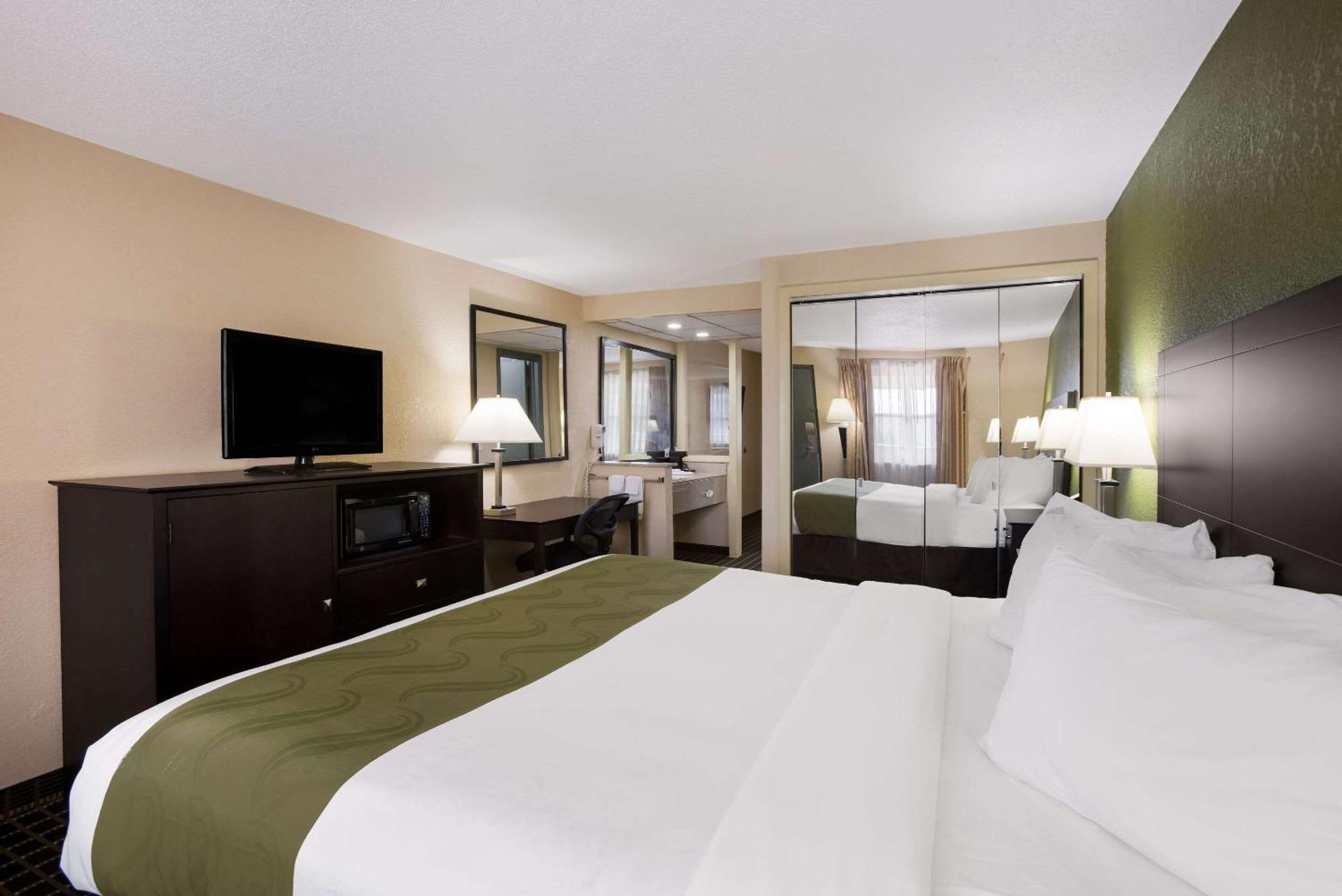 Quality Inn & Suites Big Rapids Near University Εξωτερικό φωτογραφία