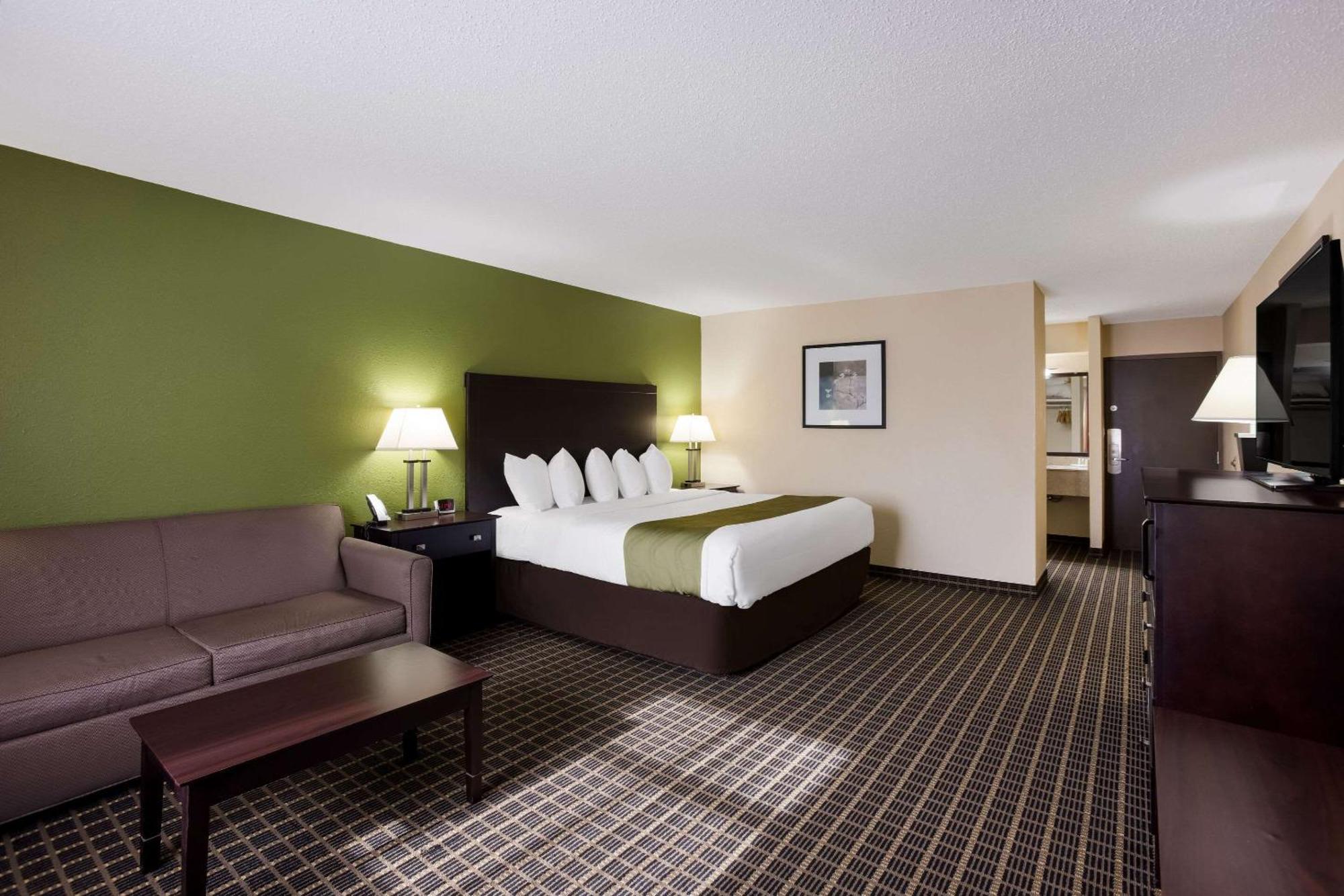 Quality Inn & Suites Big Rapids Near University Εξωτερικό φωτογραφία