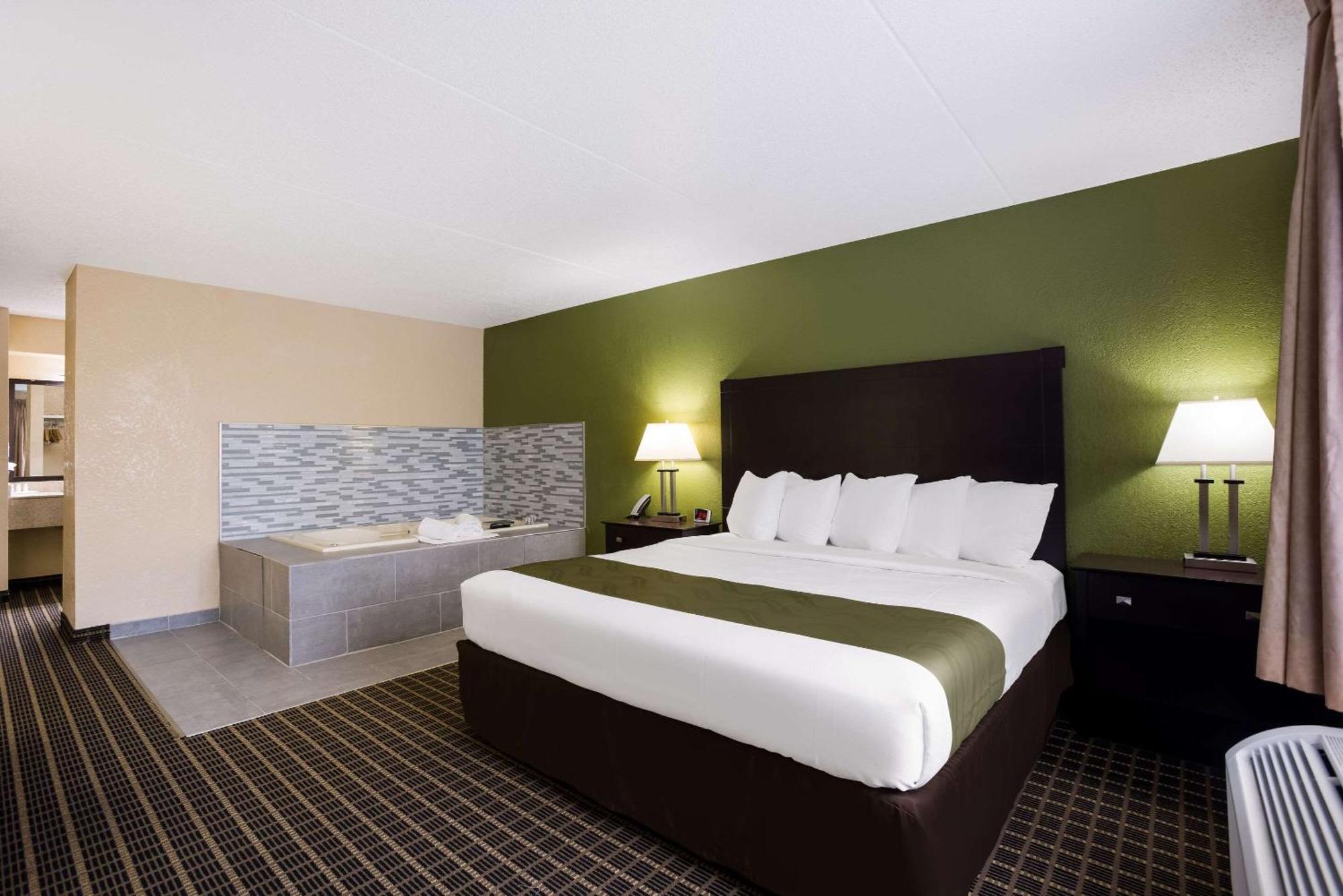 Quality Inn & Suites Big Rapids Near University Εξωτερικό φωτογραφία