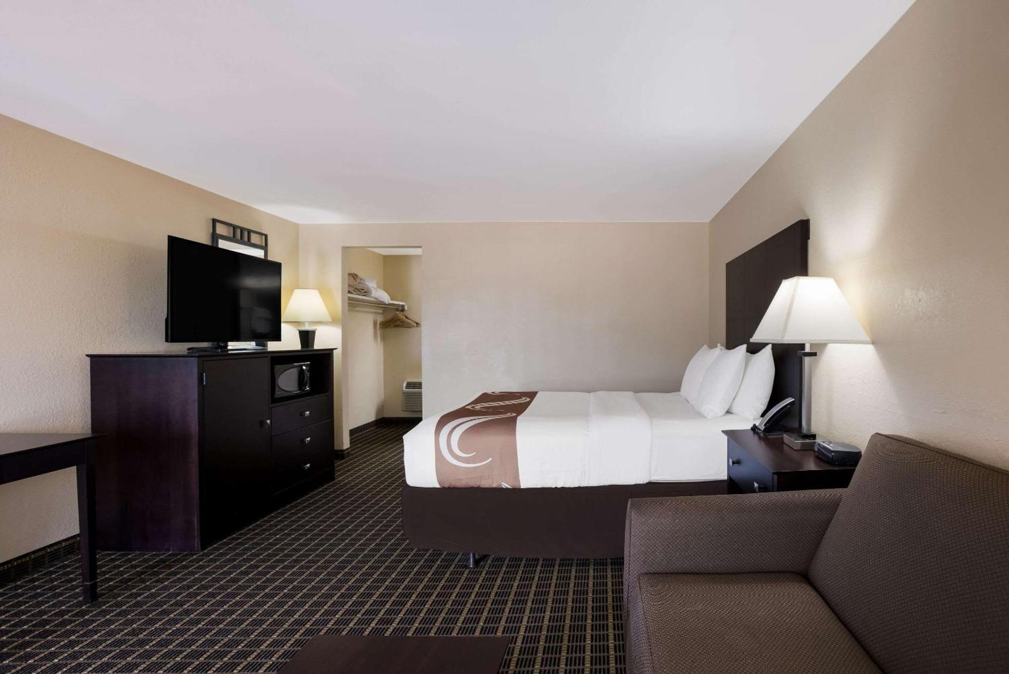 Quality Inn & Suites Big Rapids Near University Εξωτερικό φωτογραφία