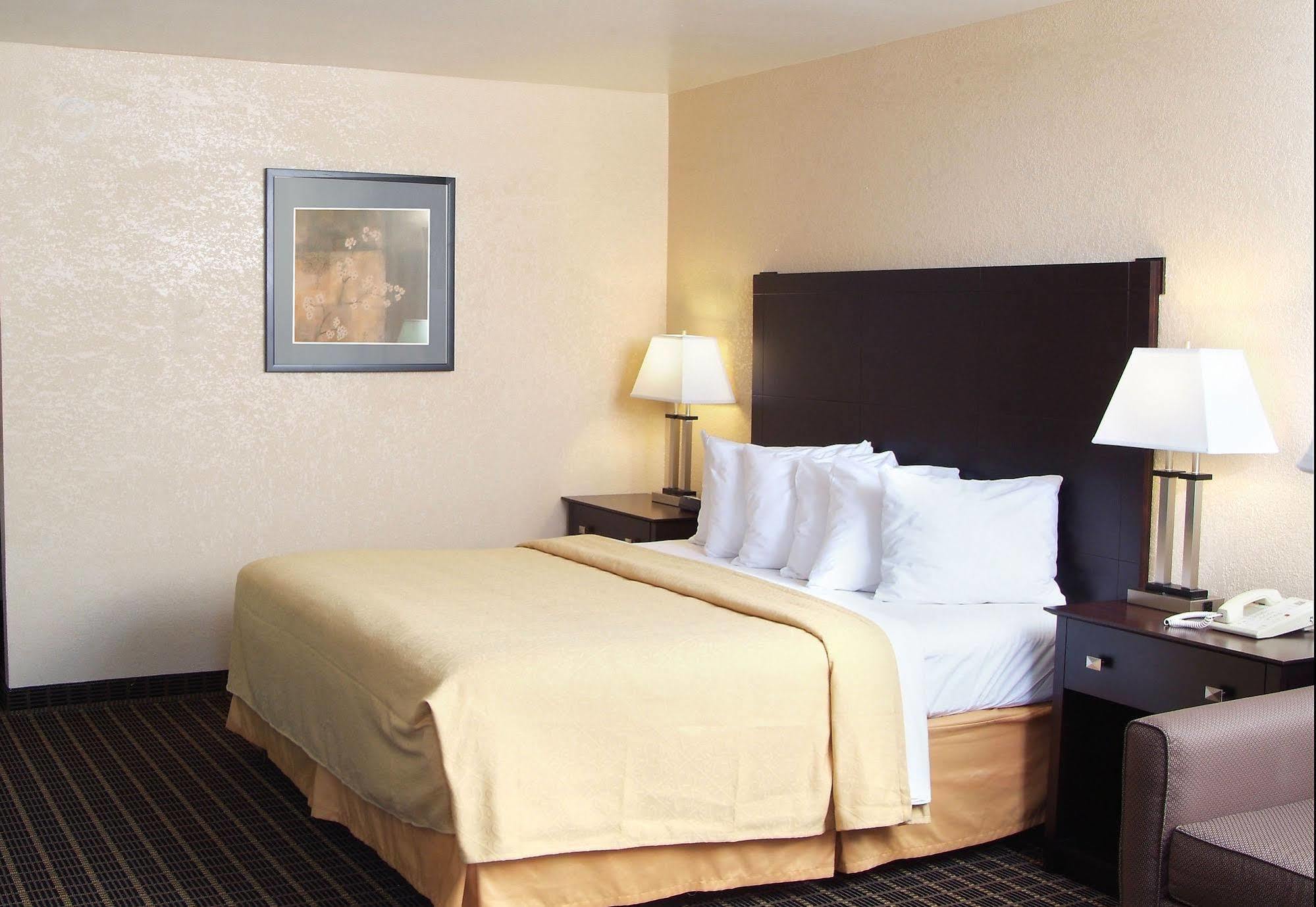 Quality Inn & Suites Big Rapids Near University Εξωτερικό φωτογραφία